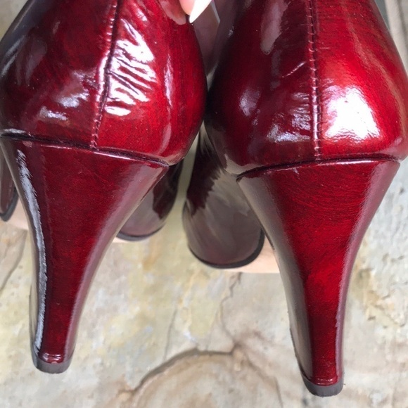 Audley London blood red patent leather architectural block heels - Picture 4 of 9